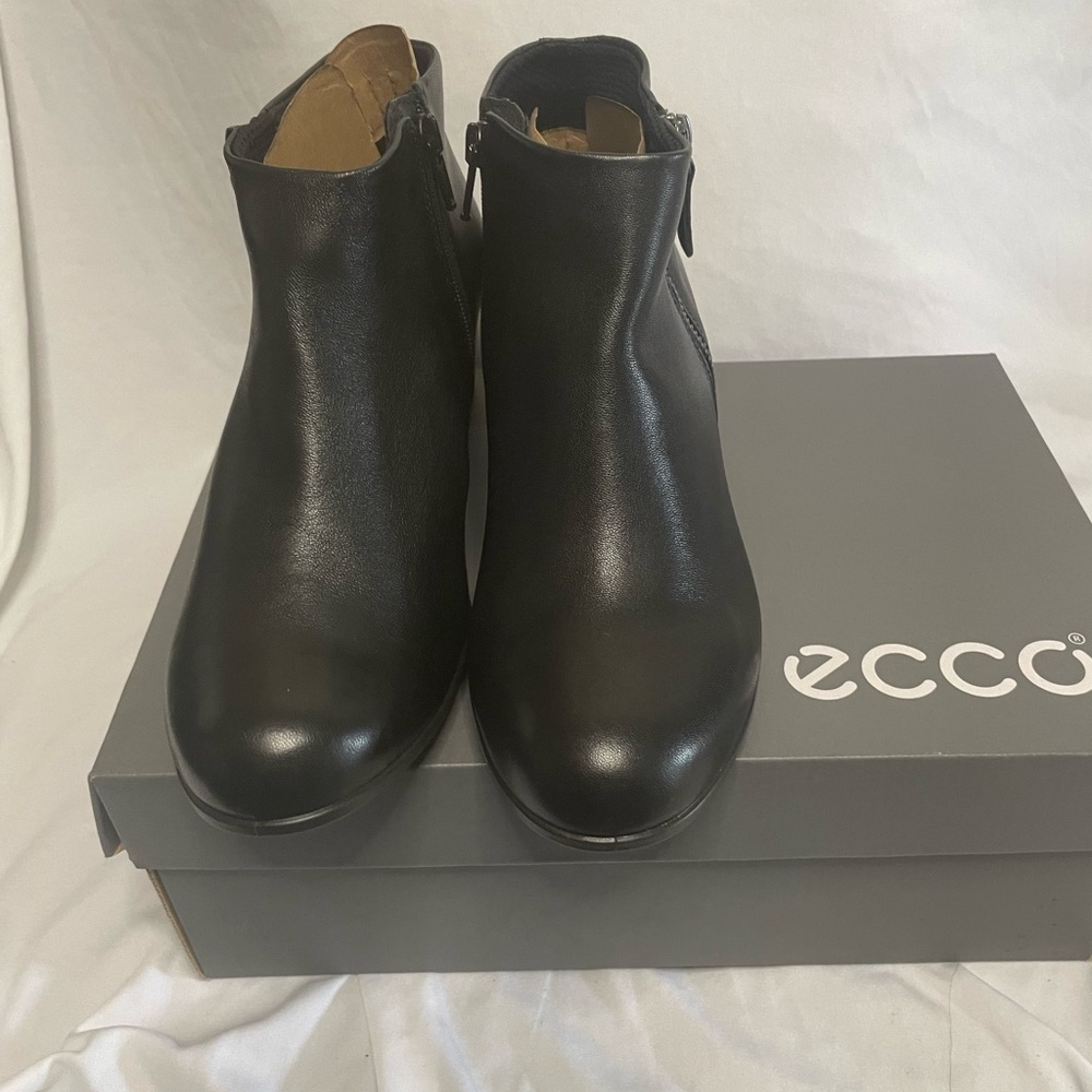 Ecco Black Ankle Boots Sleek Minimalist Design